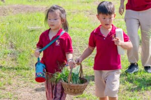 kids helping