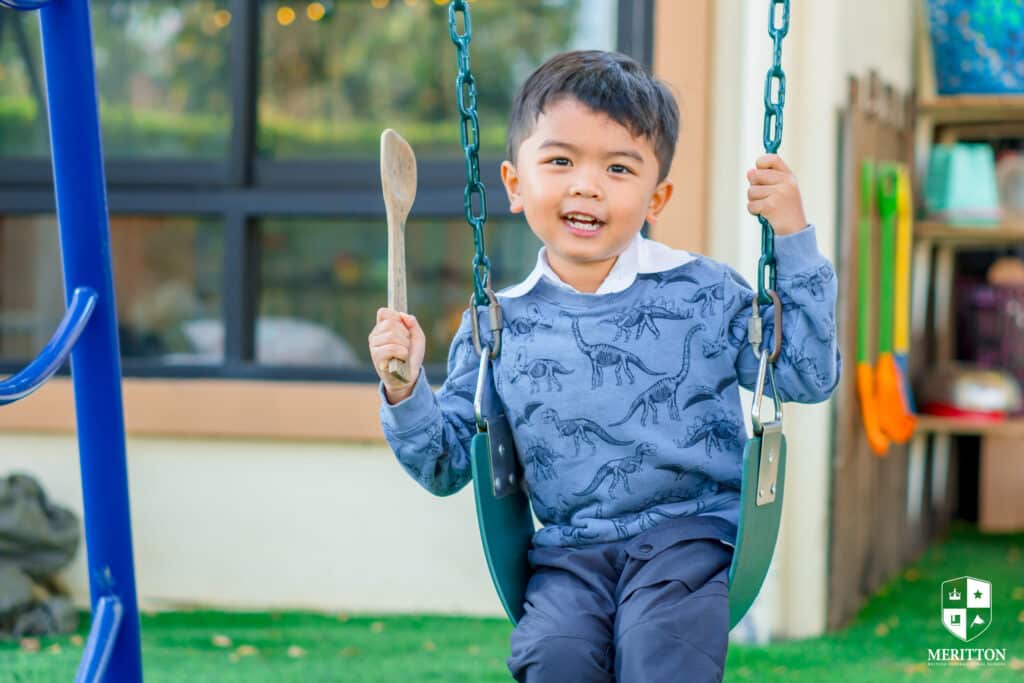 Child hold spoon
